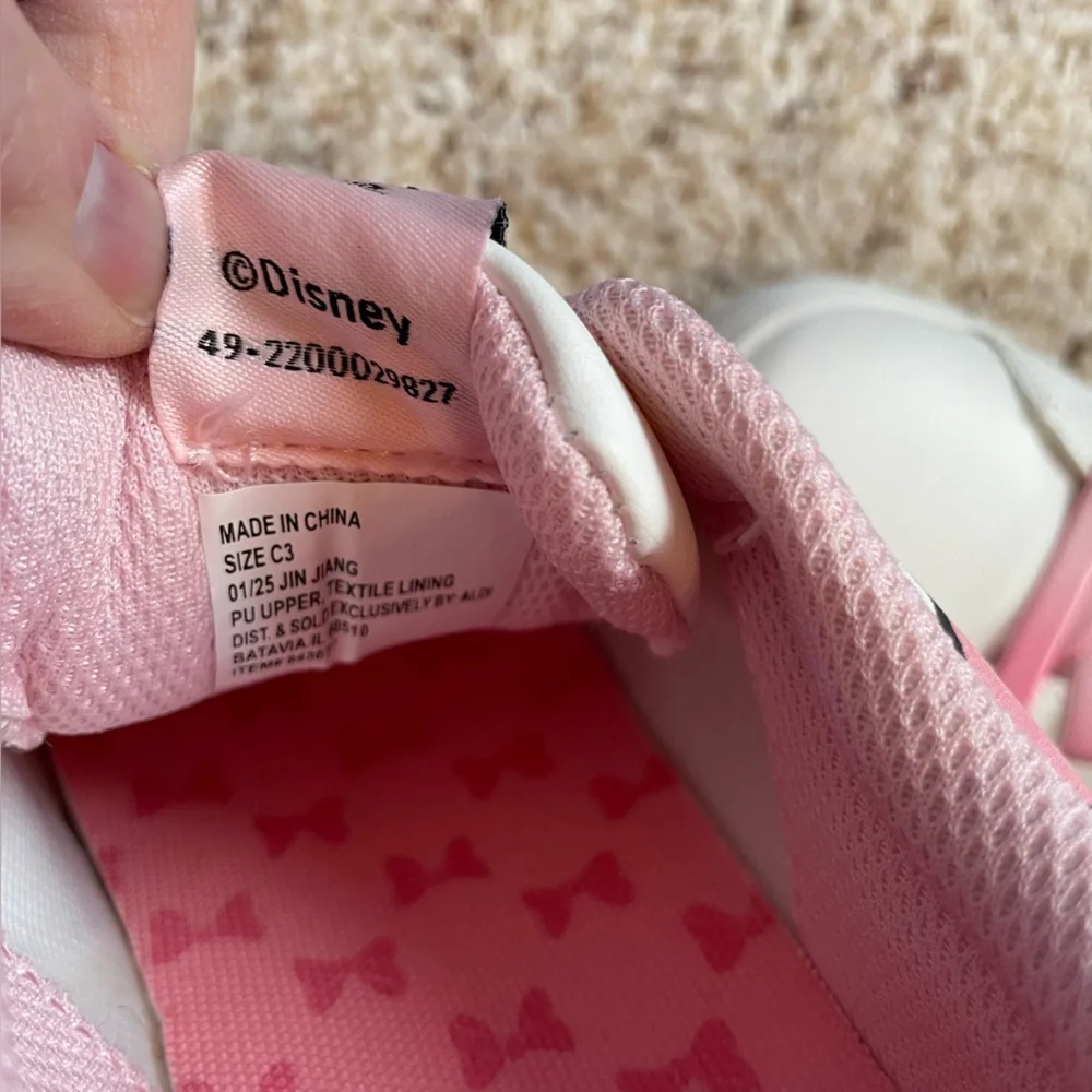 NWOT Disney Minnie Mouse Kids Sneakers Size 3